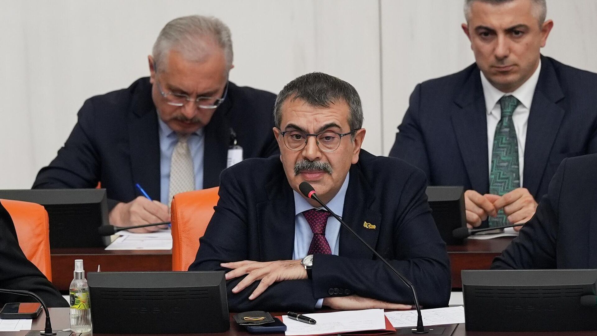 Milli Eğitim Bakanı Tekin'den 'ramazan genelgesi' açıklaması: 'Ben Özgür Özel kadar midesi geniş bir adam değilim'