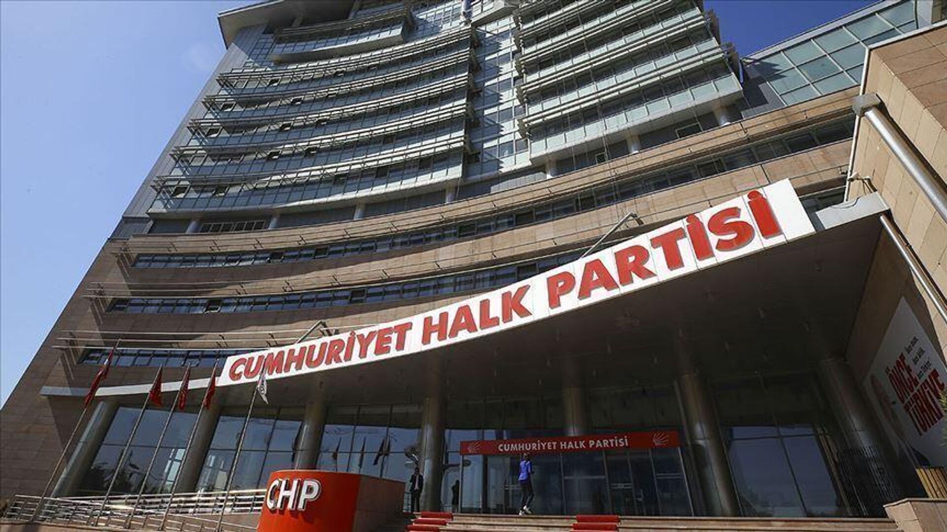 Cumhuriyet Halk Partisi, Yazıhan Belediye Başkanı Göçer’i ihraç etti