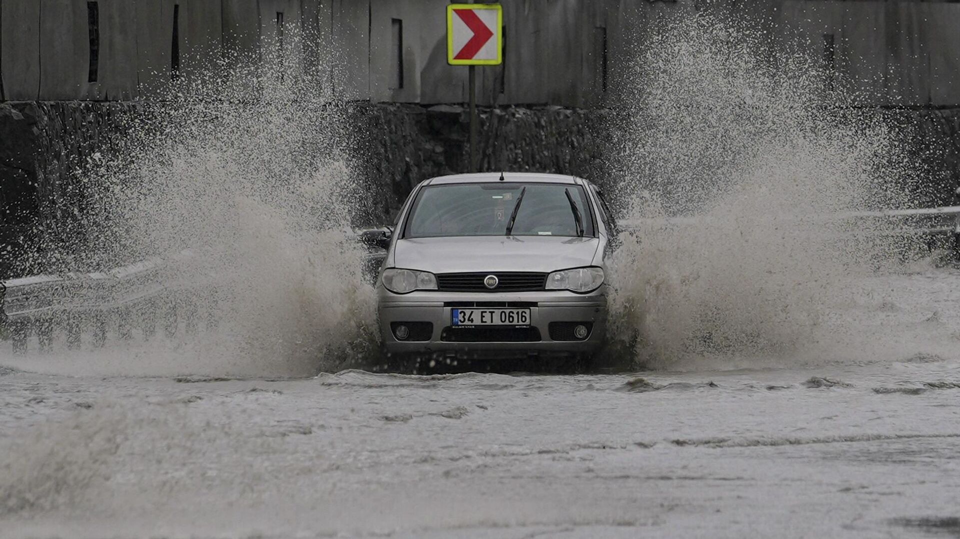 Meteoroloji'den 31 il için sarı kodlu yağış ve fırtına uyarısı: Ani su baskınlarına dikkat