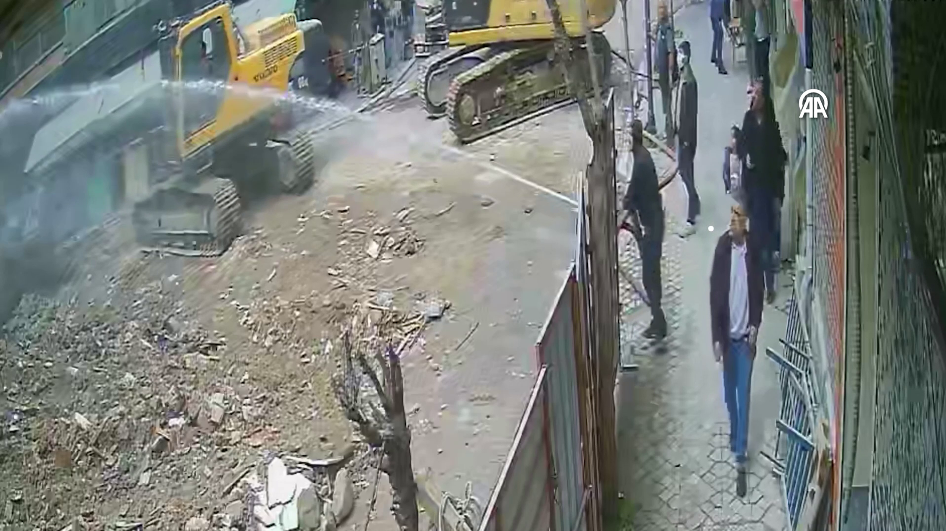 Zeytinburnu'ndaki yıkımda 6 yaşındaki çocuk ölmüştü: Kepçe operatörü tutuklandı