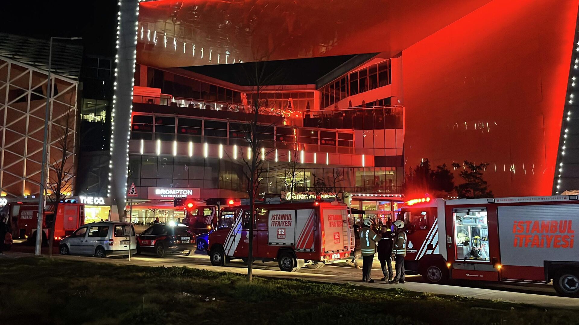 Kağıthane'de AVM yangını: Bina tahliye edildi