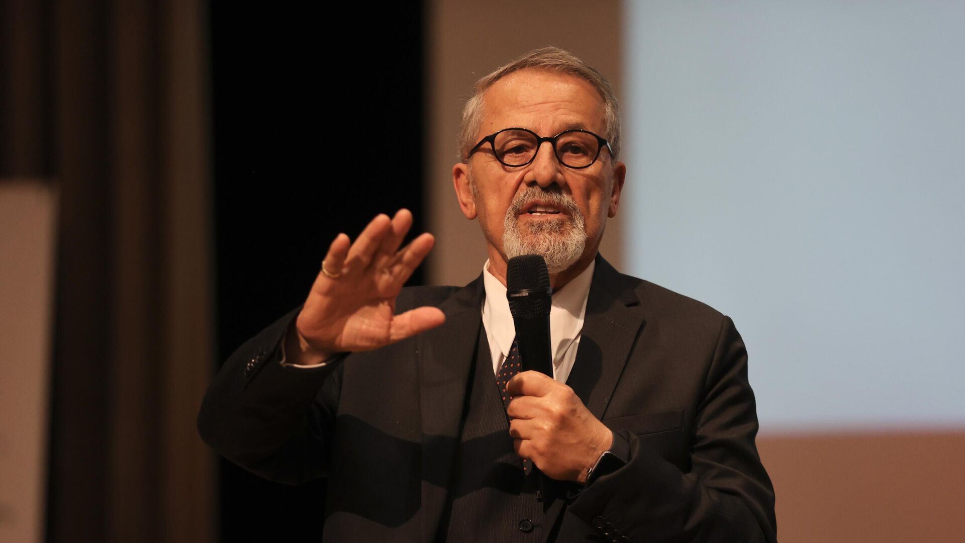 Van sallandı, Prof. Dr. Naci Görür'den kritik fay hattı uyarısı: '7 büyüklüğünde deprem üretebilir ama...'