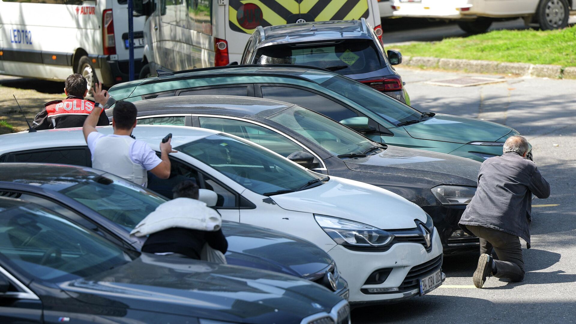 İsrail Başkonsolosluğu önünde silahlı çatışma: 3 saldırgan etkisiz hale getirildi, yeni gözaltılar var