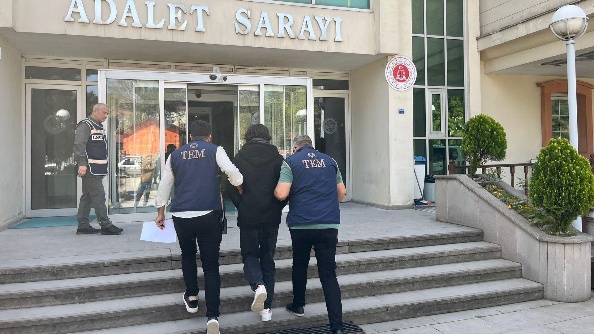 'Okula saldırı olabilir' paylaşımı yapan öğrenci tutuklandı