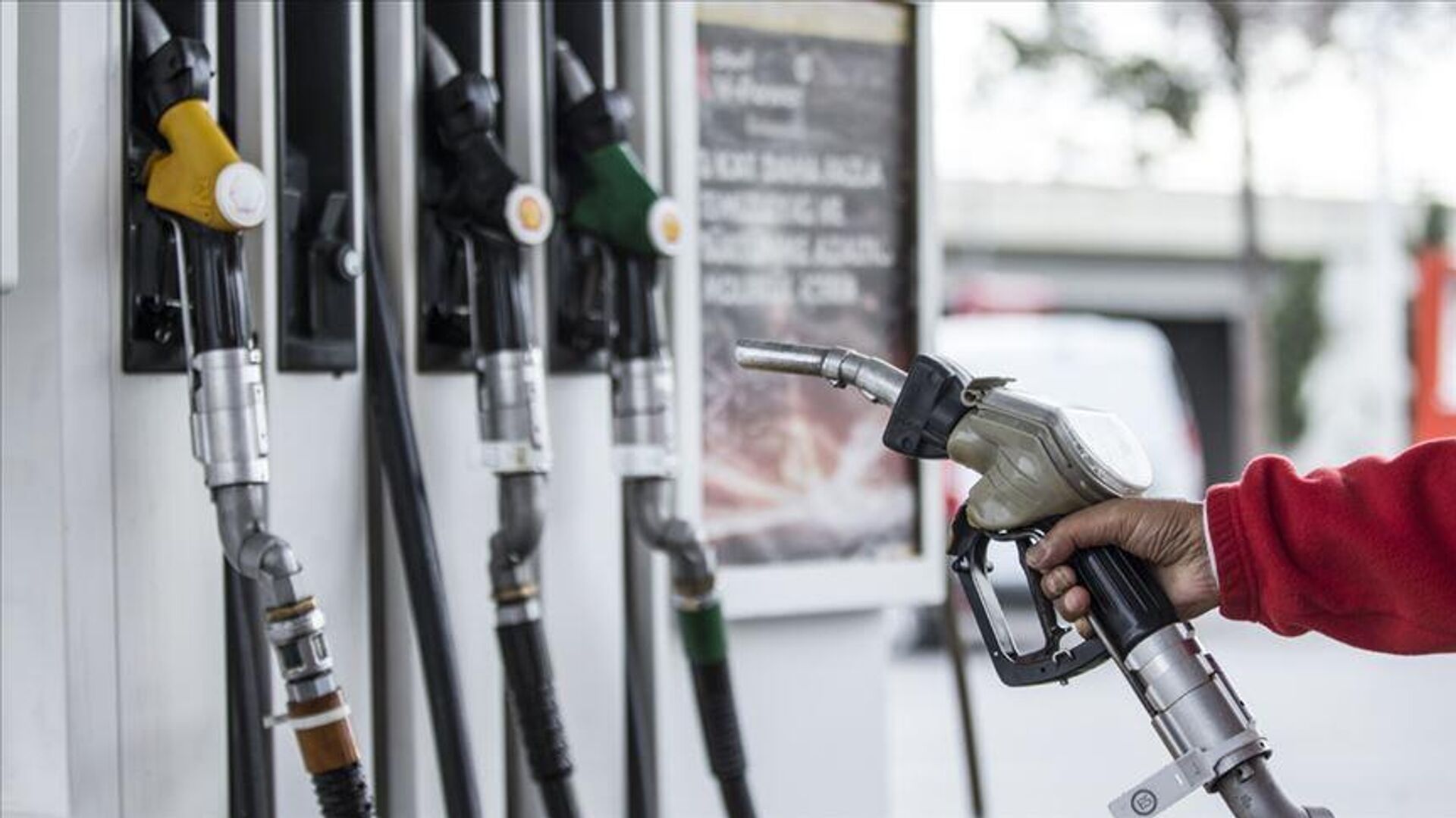 Akaryakıtta tabelalar değişecek: Benzin ve motorin fiyatlarına indirim