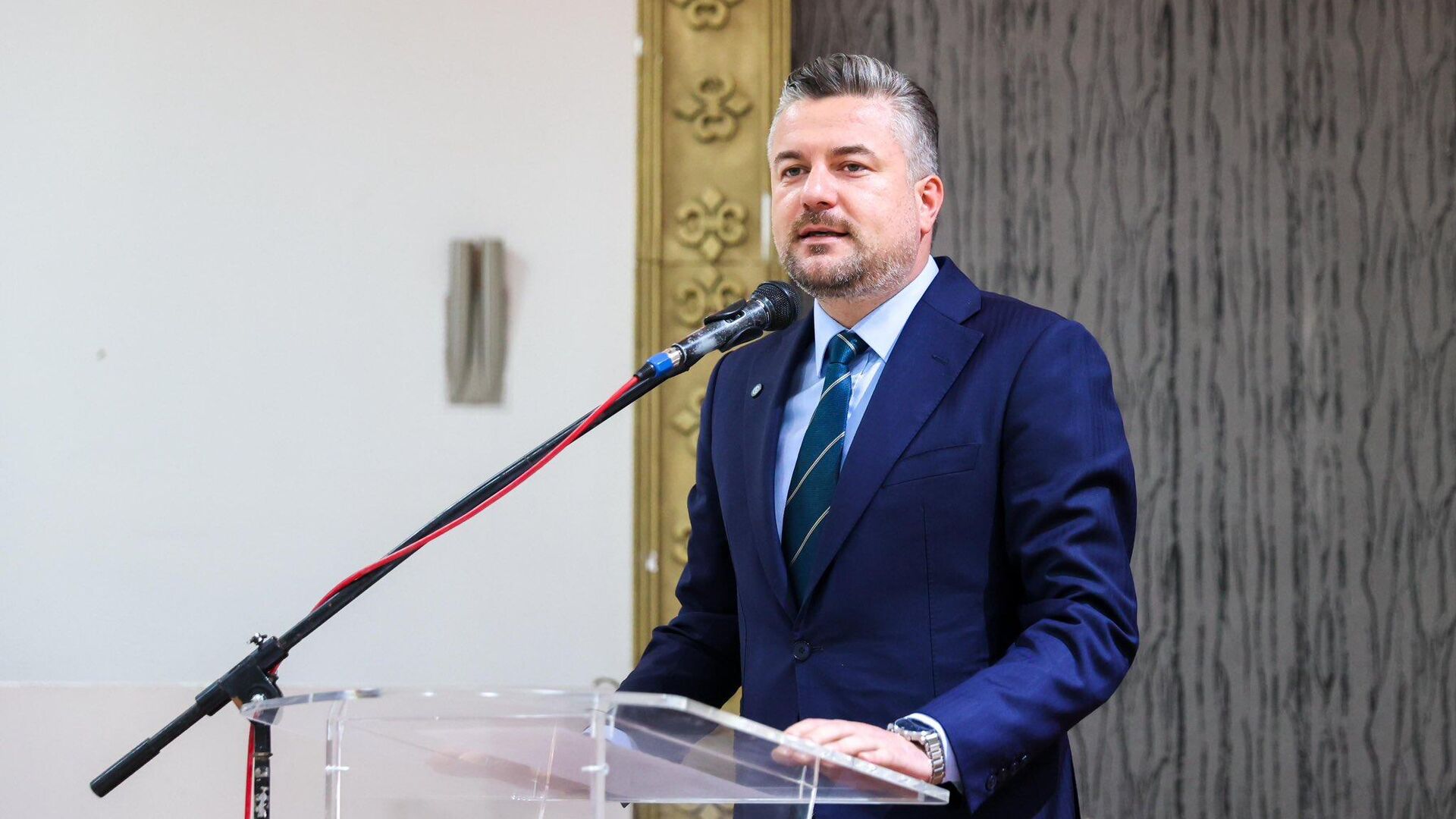 İzmir'in Buca belediyesine operasyon: Belediye Başkanı Görkem Duman gözaltına alındı