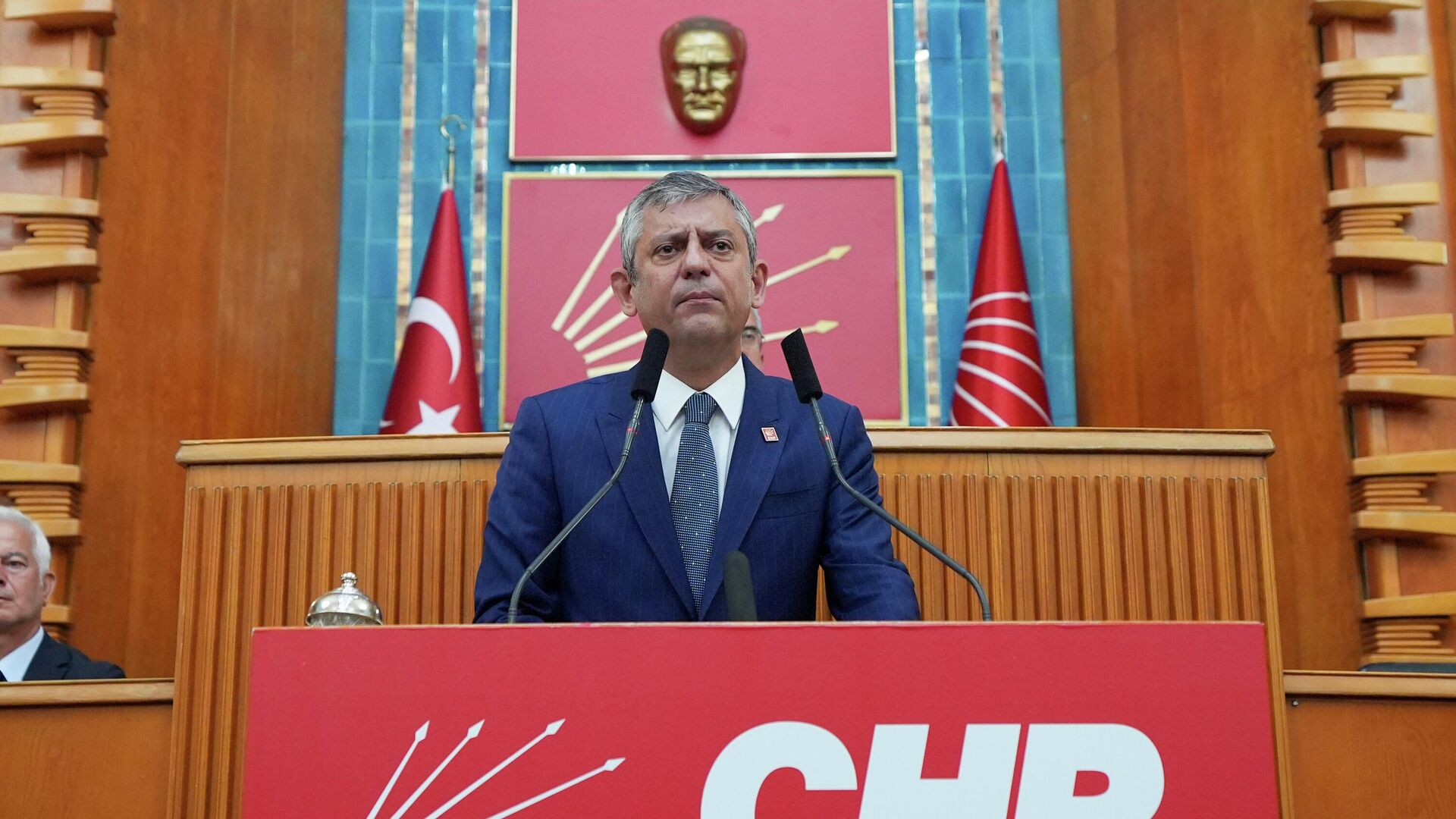 Özgür Özel: Bizi asıl yaralayan düşmanın attığı taş değil, zamanında dost bildiklerimizin yaptıkları olmuştur